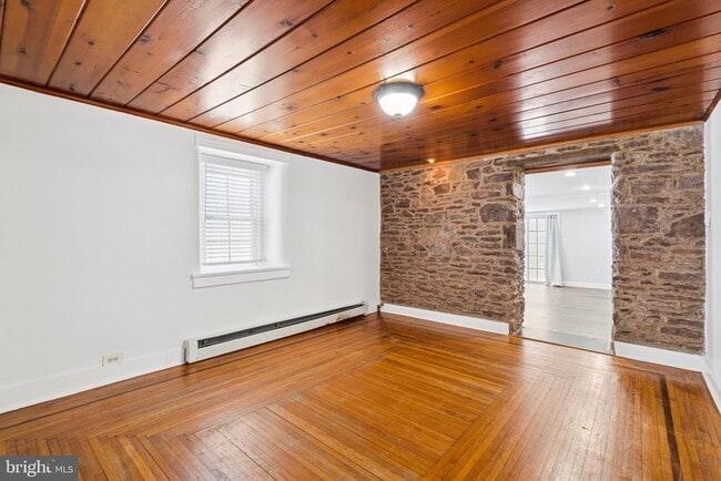 Photo - 1687 E Main St