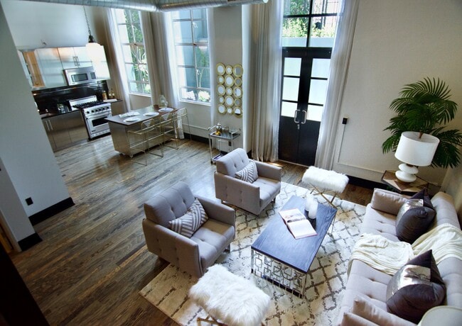 Building Photo - 849 S Broadway Unit PH1