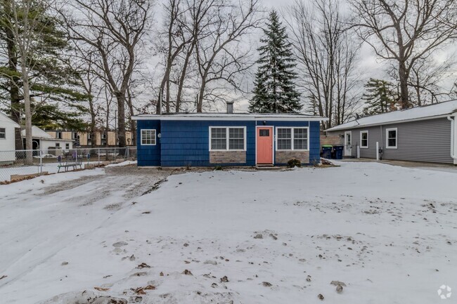 Building Photo - Cute & Cozy 2-Bedroom Home Near Downtown T...