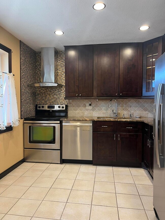 Photo - 409 Golden River Dr