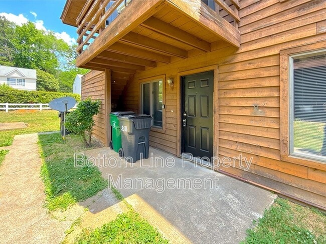 Building Photo - 1831 J Julian Ln Unit D