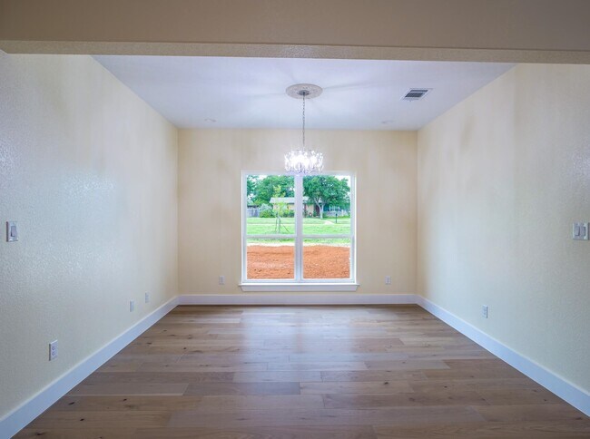 Photo - 1415 Bluebonnet Dr