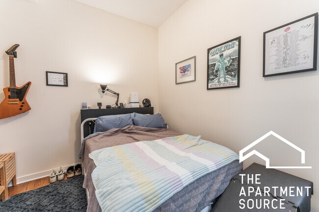 Photo - 2146 W Chicago Ave