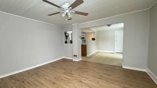 Photo - 424 St Lawrence St