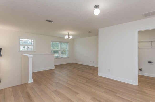 Photo - Easy access to interstate, shopping & down...