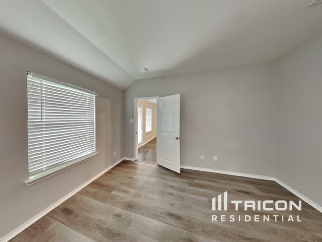 Photo - 636 Excelsior Dr