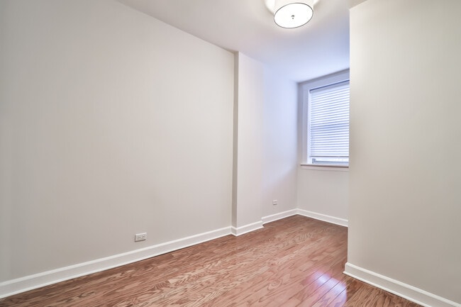 Photo - 734 W Waveland Ave Unit 1N