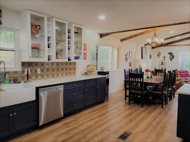 Photo - Fully Furnished Upgraded Home in Alto Lake...