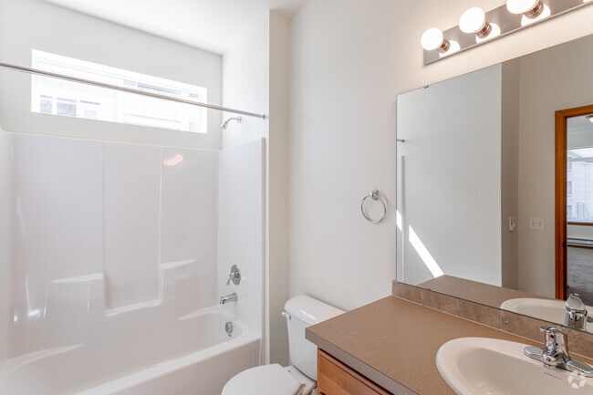 Spruce - Layout A - 2BR, 2BA - 950 SF