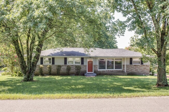 Building Photo - Crieve Hall Ranch with Studio