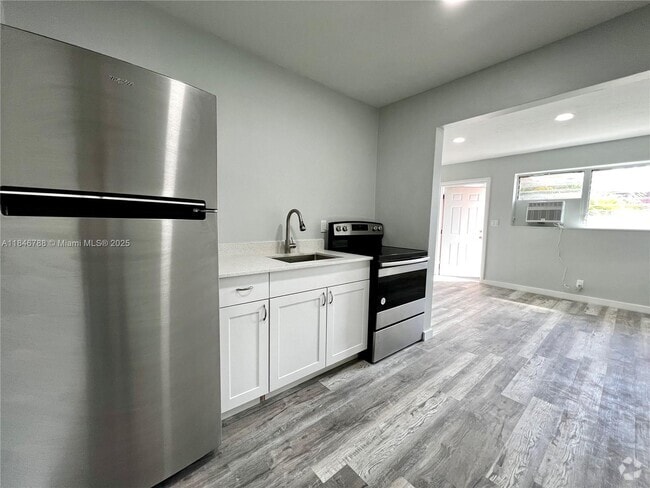 Building Photo - 808 NW 7th Terrace Unit 2 Rental