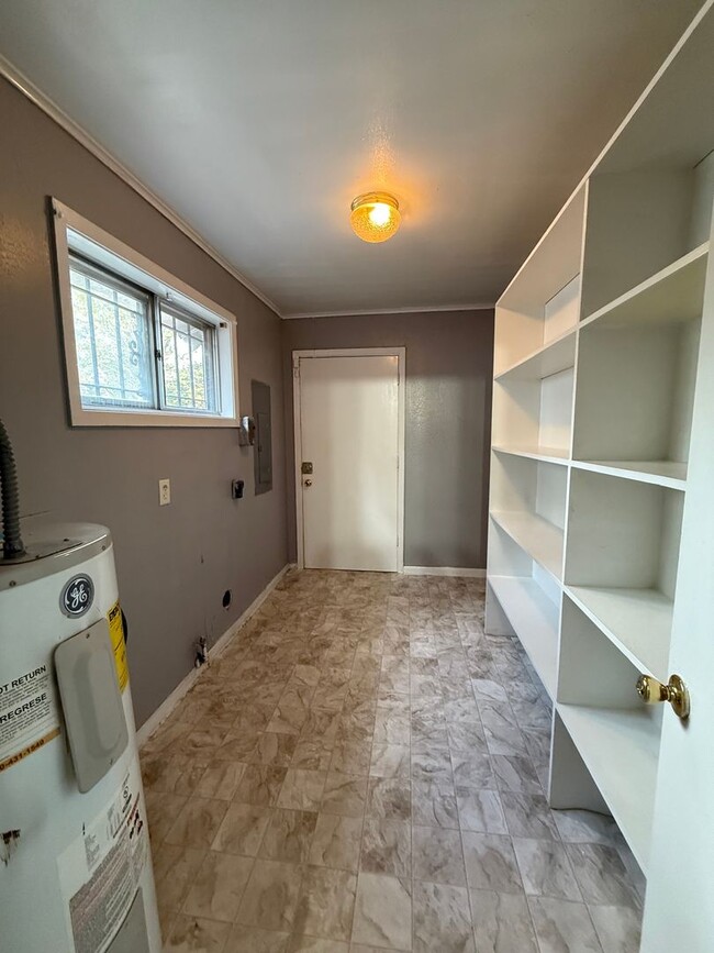 Photo - 2754 Lakehurst Ave