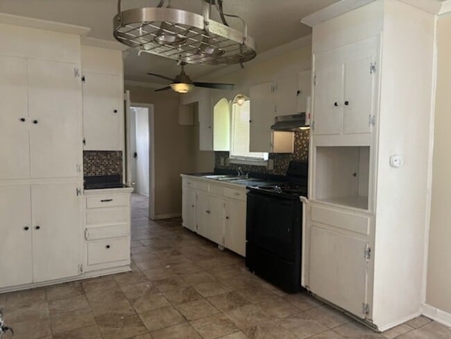 Photo - 405 N Flag Chapel Rd