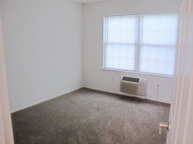 Photo - Woodbridge at Farmingdale Apartments