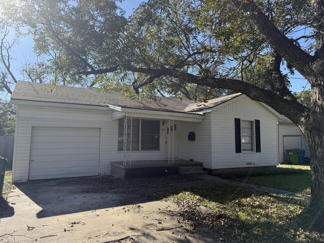 Photo - 3920 Maple Ave