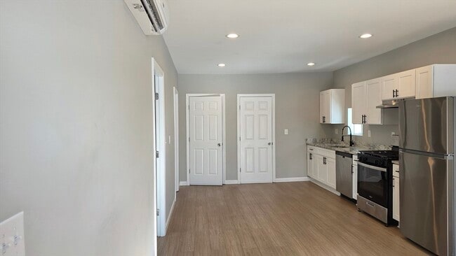 Building Photo - 31 Hicks St Unit 1