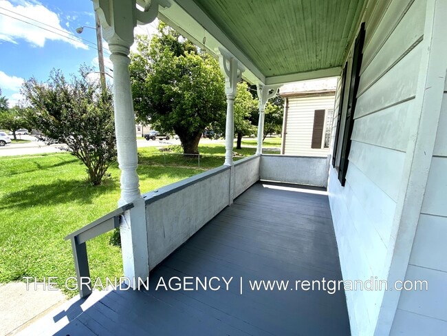 Photo - 909 13th St SE