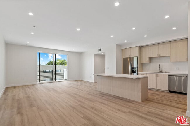 Building Photo - 6603 Fulton Ave Rental