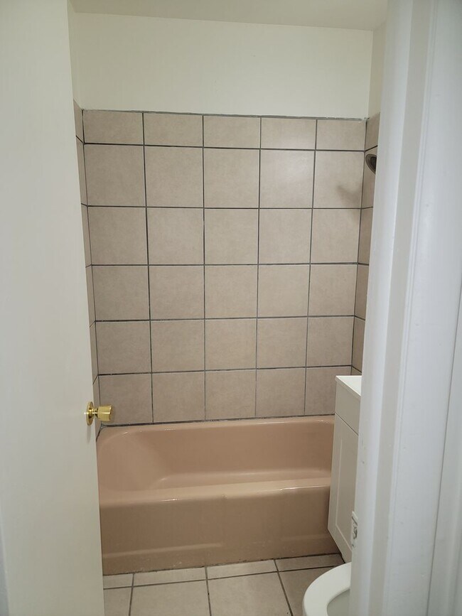 Photo - 2BR/1BA Updated Home – Vouchers Welcome!