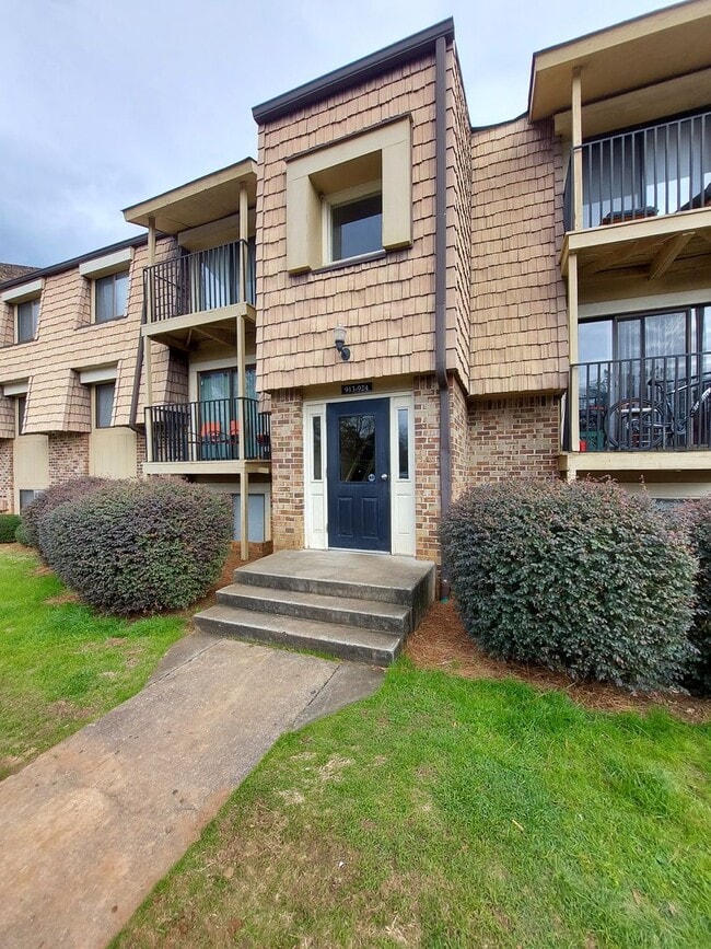 Building Photo - Conveniently Located Affordable Condo For Rent