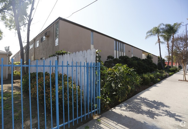 Photo - LOVELY 1BED Near Valley College! -- GREAT ...