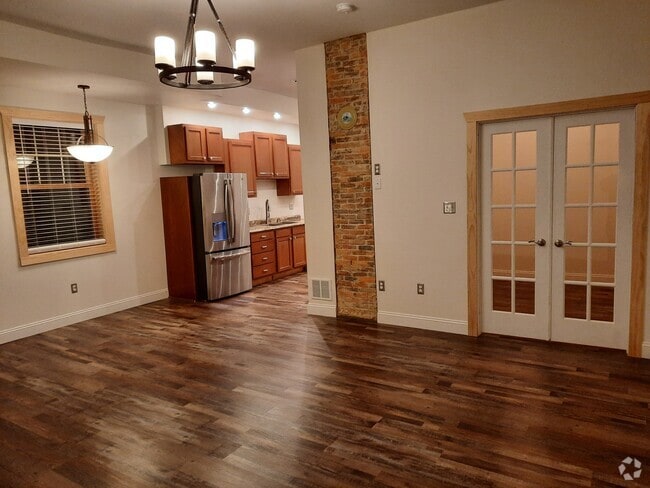 Building Photo - 247 Main St Rental