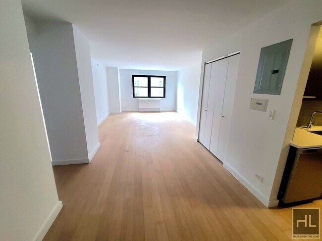 Building Photo - East 39th Street Unit 12B Rental