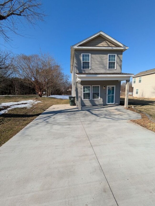 Building Photo - Charming Single Family 3BD/1.5BA Home in Hickory!