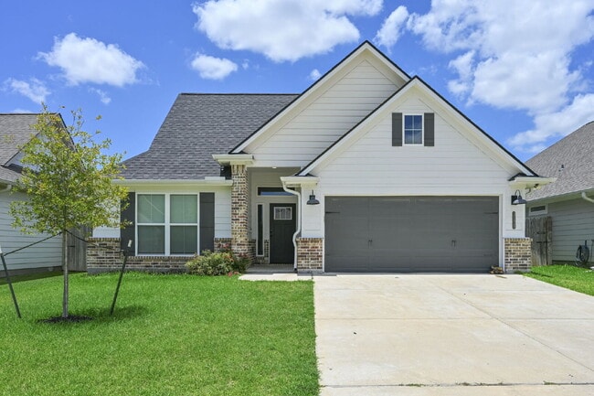 Building Photo - Immediate Move in - 3 Bedroom, 2 Bathroom Home in Rudder Pointe with Open Concept