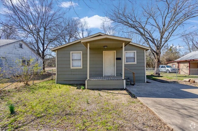 Building Photo - Newly Remodelled 3 bedroom house with stor...