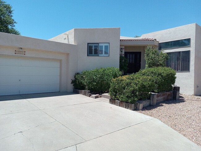 Building Photo - STUNNING HOME IN THE BEAUTIFUL CITY OF ALB...