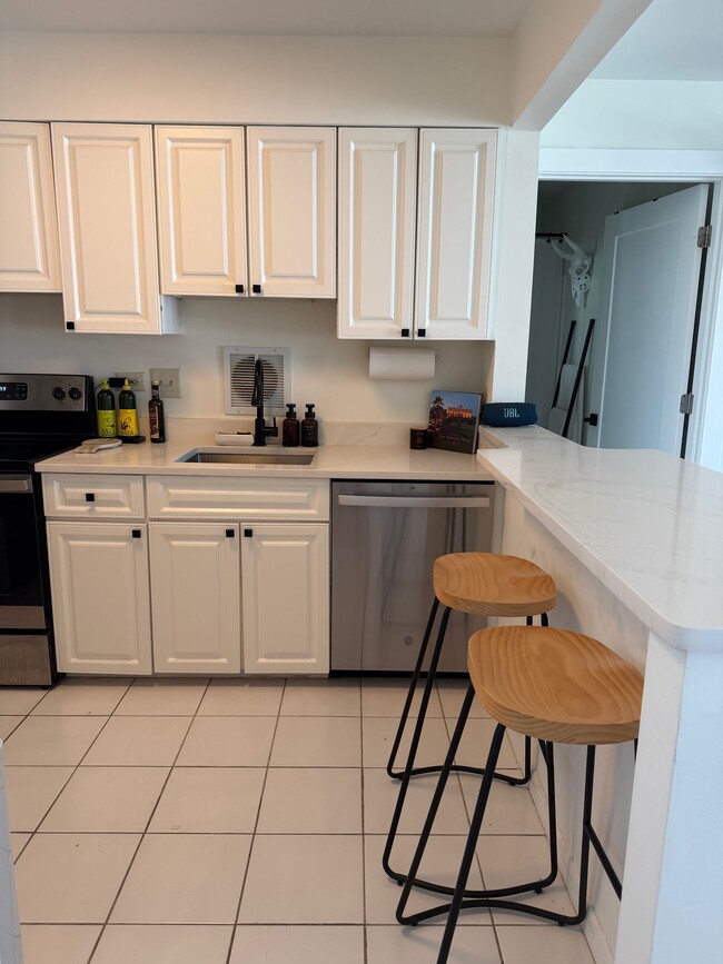 Photo - 111 W Maple St Unit 2011