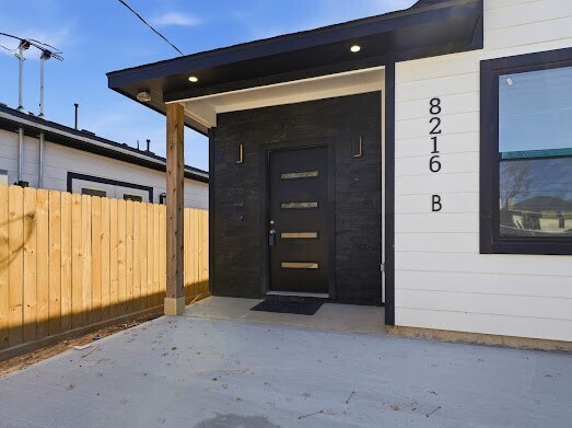Photo - 8216 Locksley Rd