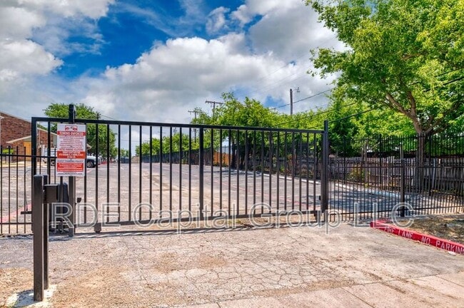 Photo - 8045 W Elizabeth Ln Unit 124