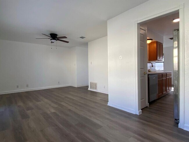 Photo - 5813 Signal Point