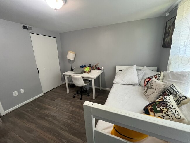 Photo - 708 S Arlington Mill Dr Unit 204