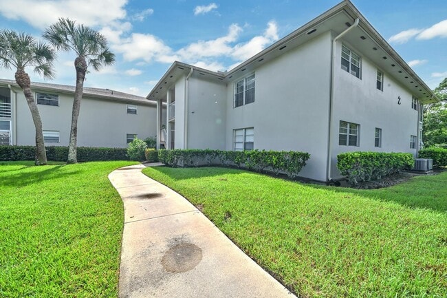 Building Photo - 2 Lake Vista Trail Unit 107