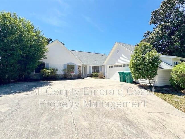 Building Photo - 710 Swan Ln