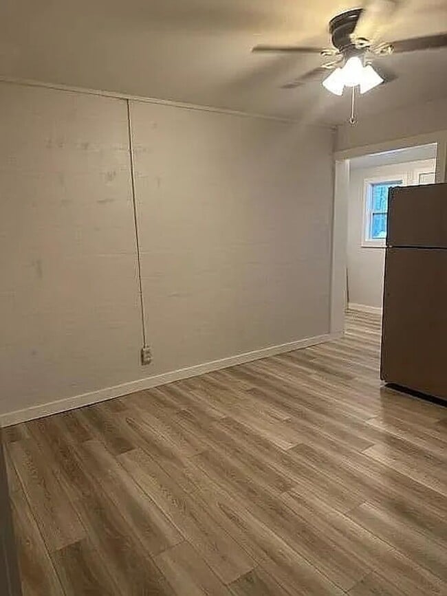 Photo - 206 Smith St NE Unit A