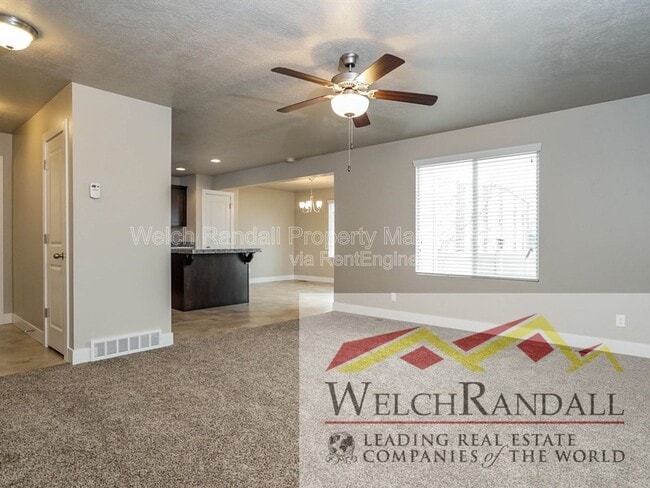Photo - 2542 Andover St