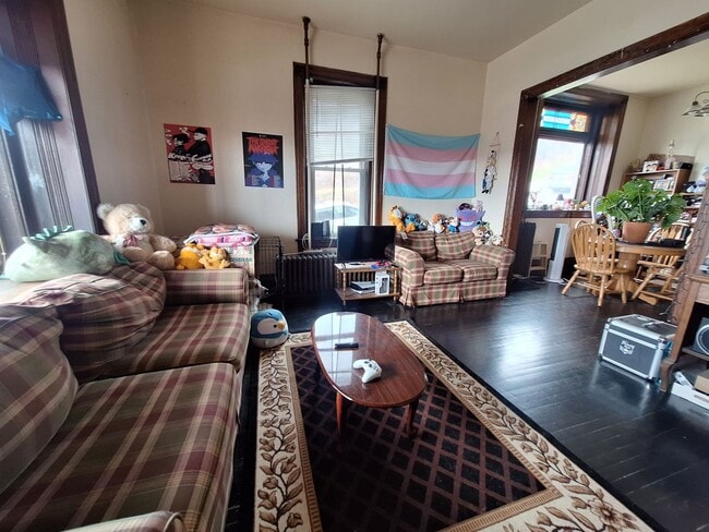 Photo - Large 3 Bedroom Open August Unit 531 W 4th St - 1