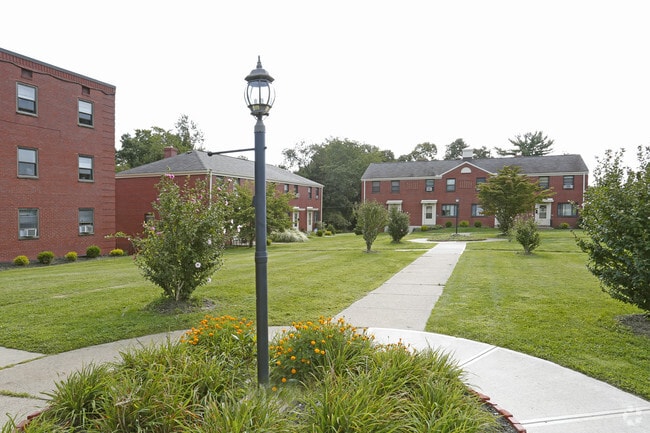 Hoodridge Court