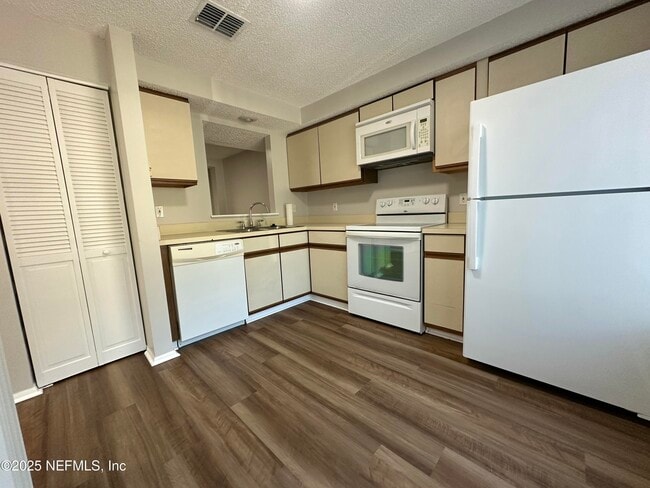 Photo - 7042 Prestwick Cir S