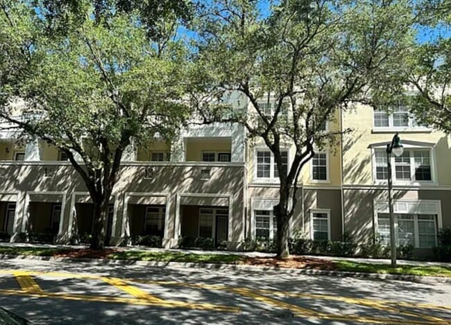 Building Photo - 729 Celebration Ave Unit 729