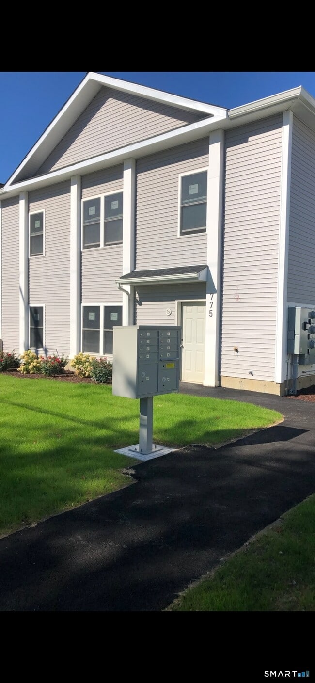 Building Photo - 775 Main St Unit 6