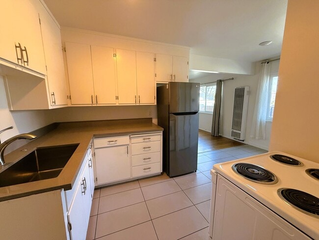 Building Photo - 3420-3426 Carlson Blvd Unit 3420