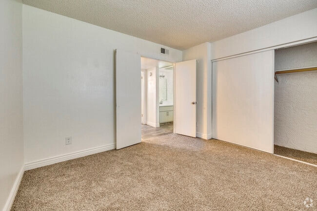 Bedroom - 1BR, 1BA - 525SF