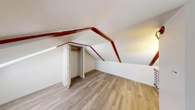 Photo - 302 4th St NE