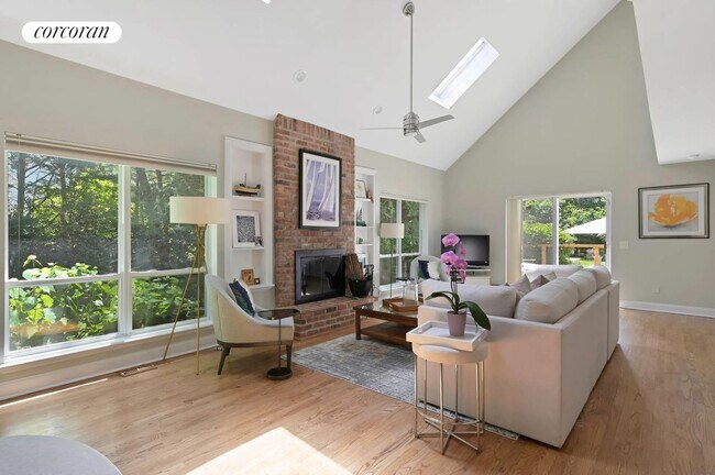 Photo - 15 E Gate Rd