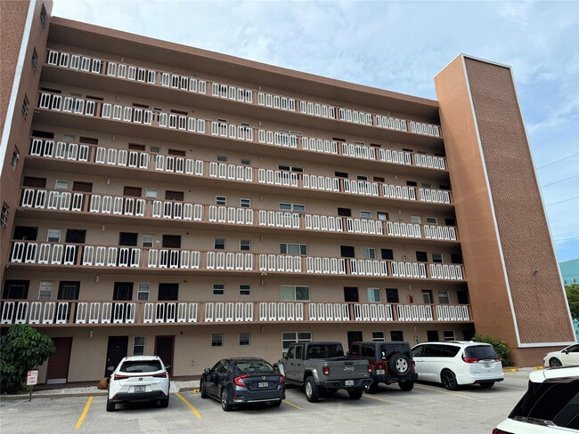 Building Photo - 301 NE 14th Ave Unit 708